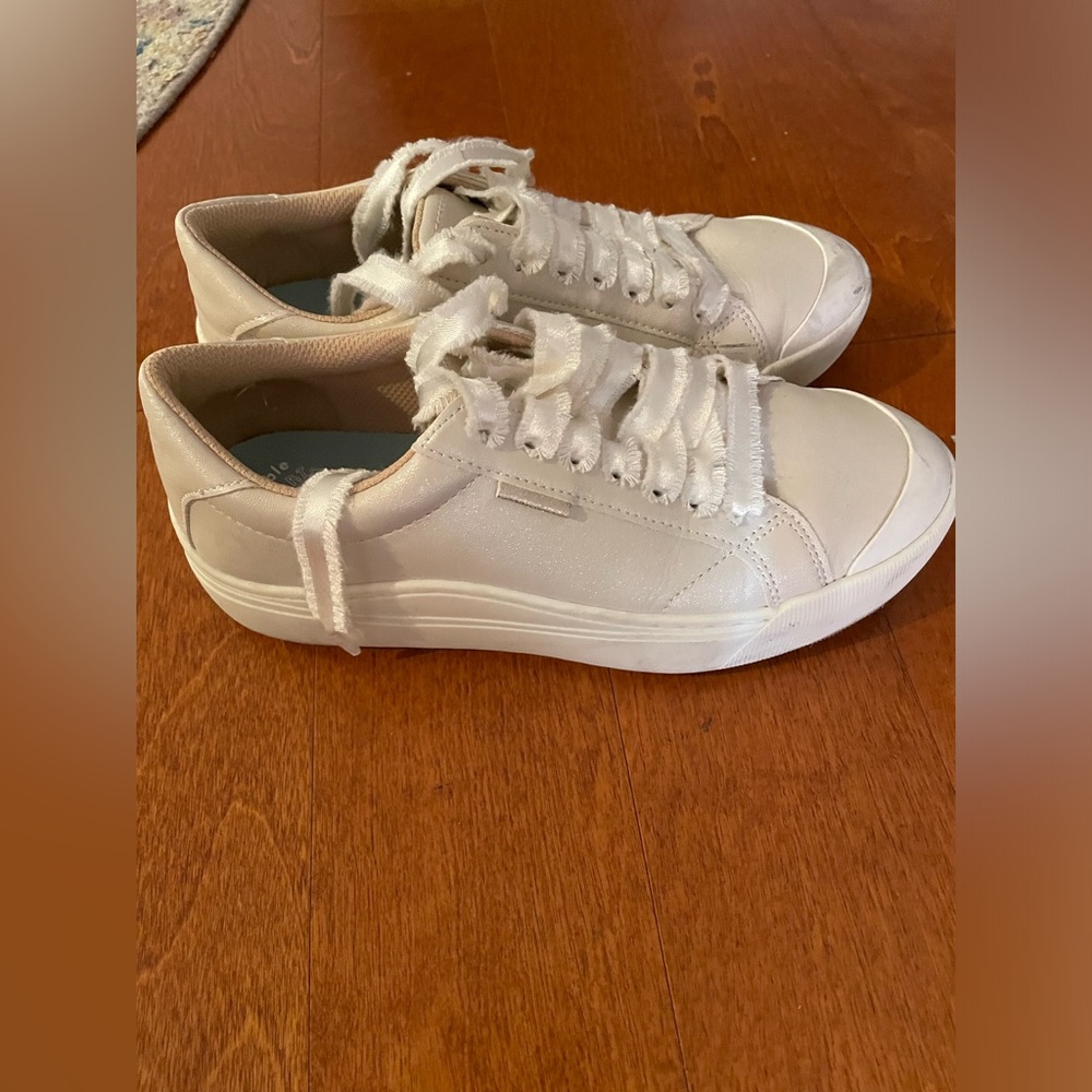 Cute beige shimmer-y sneakers with adorable laces